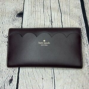 Women’s Kate Spade bifold. Dark maroon color and hot pink. Scalloped front